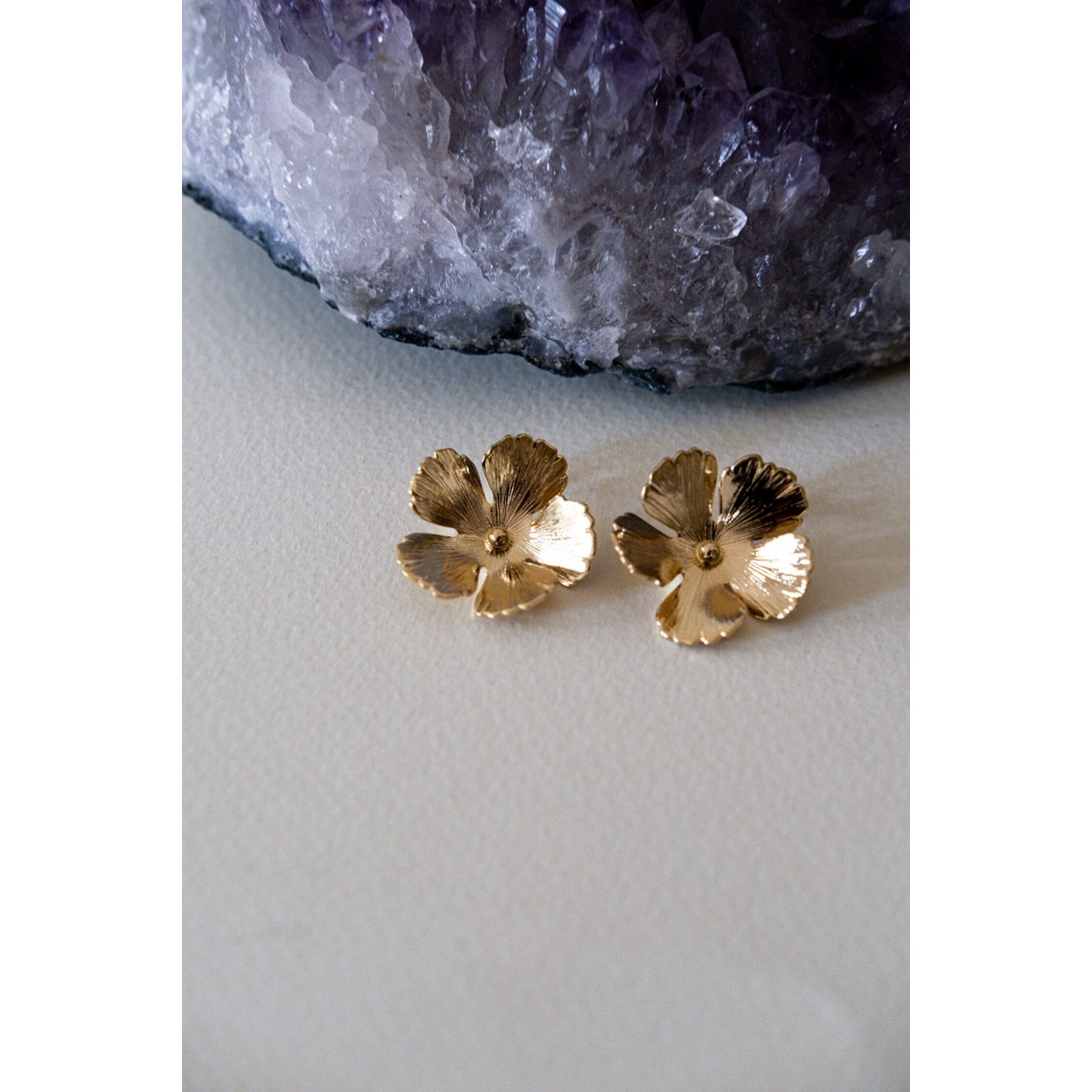 maxi boucles d'oreilles puces fleurs doré à l'or fin - ORPHÉE - vue 3
