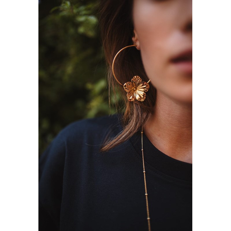 boucles d'oreilles créoles fleurs doré à l'or fin - GAÏA - vue 3