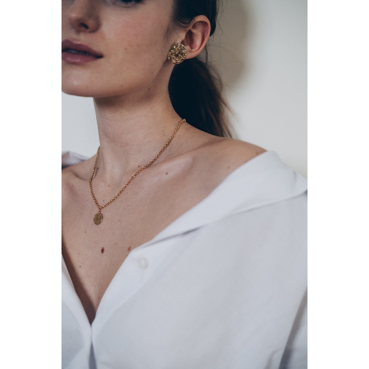 maxi boucles d'oreilles puces ronds martelés plaqué argent - HESTIA - vue 3