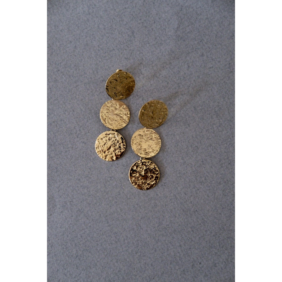 maxi boucles d'oreilles puces pendantes ronds martelés doré à l'or fin - HESTIA - vue 3