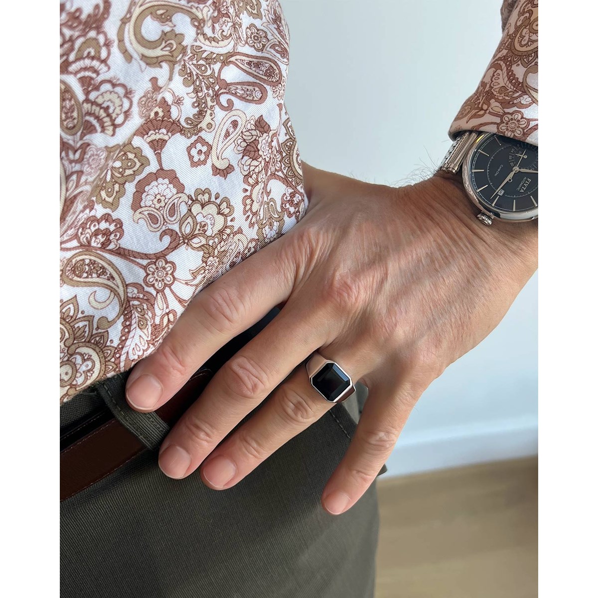 Cadeau Unique : Bague Homme Or Blanc avec Onyx et Diamants 10.08grs - Fête des Pères, Anniversaire & Saint-Valentin | Aden - vue 3