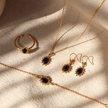 24k gold-plated black agate medal necklace THELMA