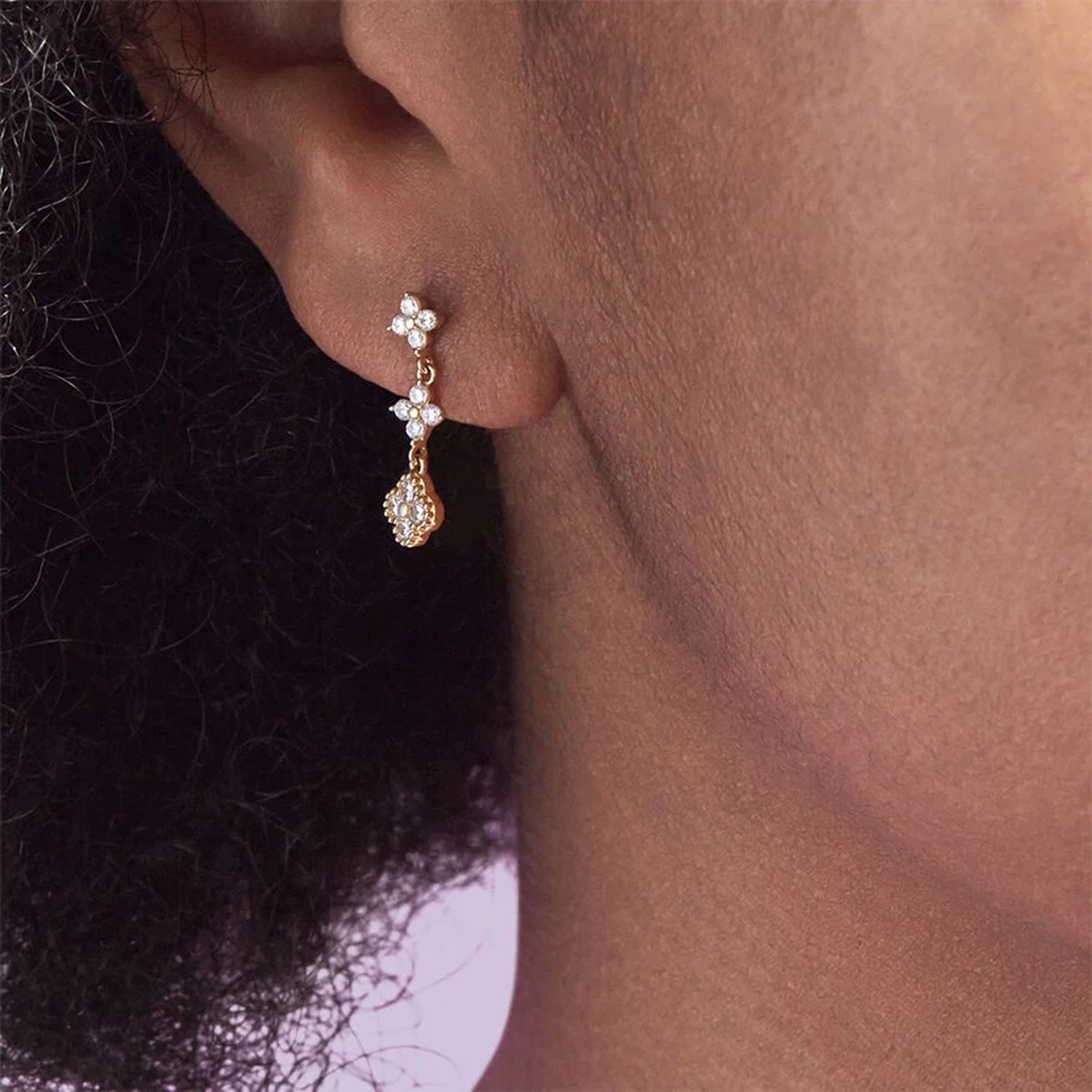 Boucles d'oreilles pendantes Agatha Beloved dorées - vue 2