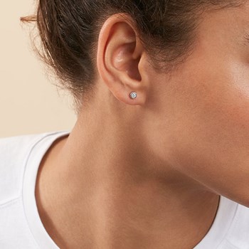 Boucles d'oreilles puces en argent Agatha
Collection Brillant