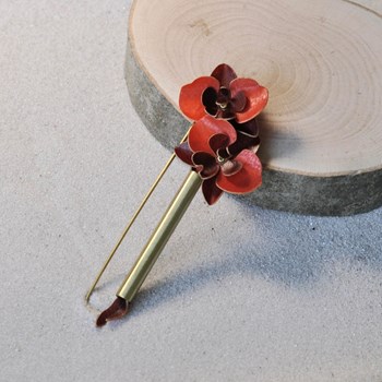 Broche Laiton Tube et Orchidées en Cuir