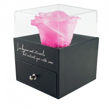 Jewelry box decorated with an eternal rose - stabilized pink
