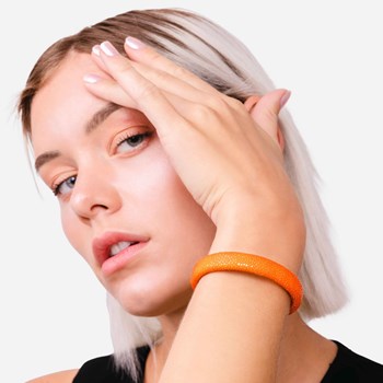 Oranje pijlstaartrog armband 10
