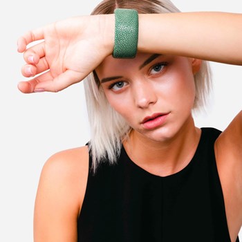 Khaki groene pijlstaartrog armband 30