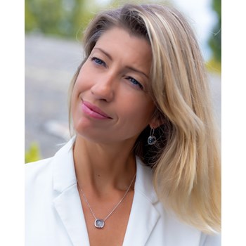 Verfijnde Blauwe Topaas Ketting - 38 Facetten, Rhodium 925 Sterling Zilver, 9ct | Aden Boutique