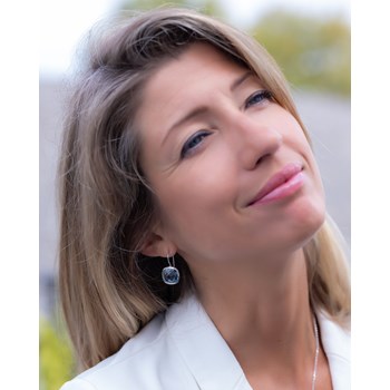 Verfijnde Blauwe Topaas Ketting - 38 Facetten, Rhodium 925 Sterling Zilver, 9ct | Aden Boutique