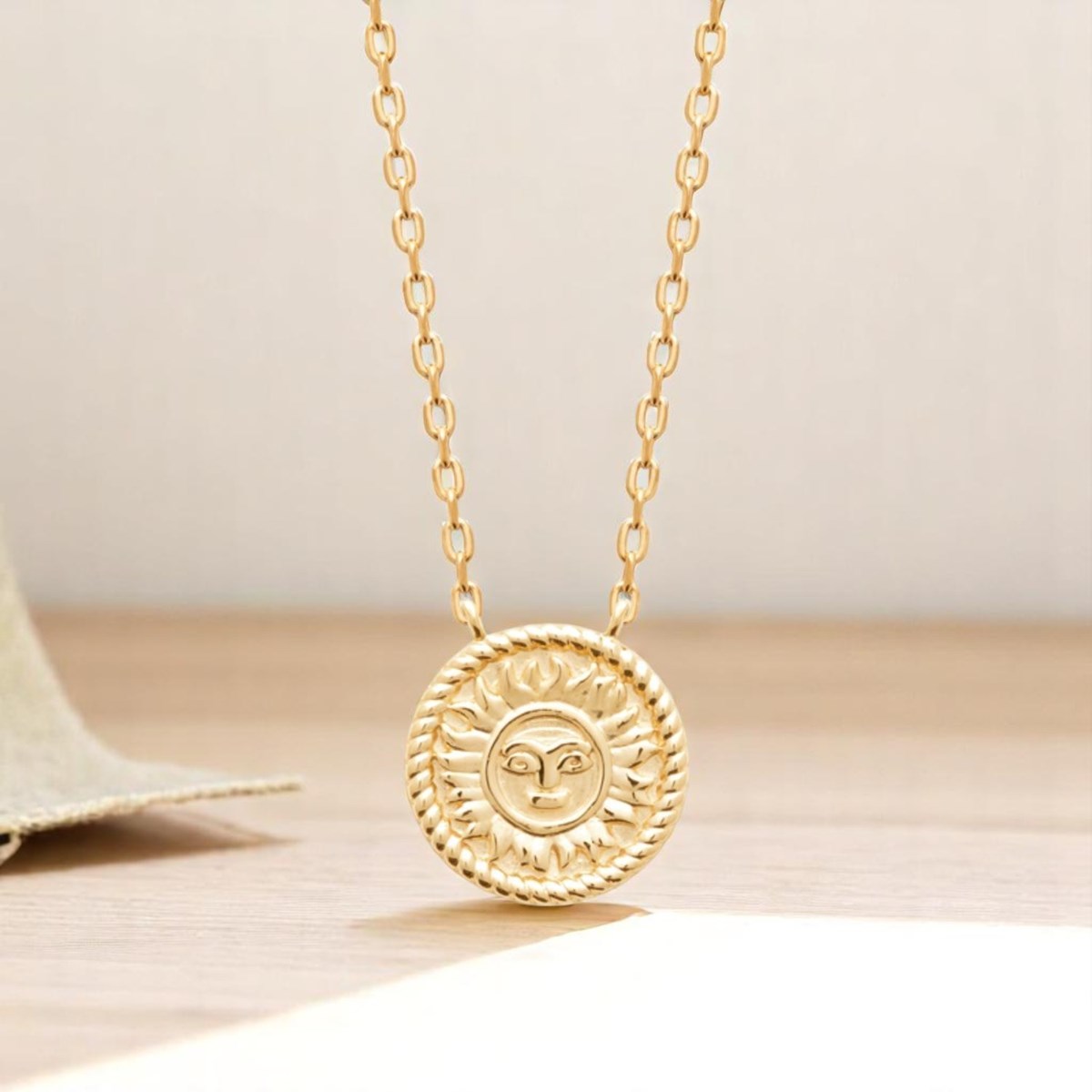 Collier soleil personnifié visage souriant Plaqué OR 750 3 microns - vue 4