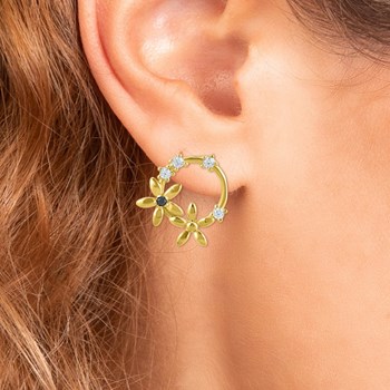 Boucles d'oreilles fleurs par SC Bohème ornées de deux véritables diamants noirs