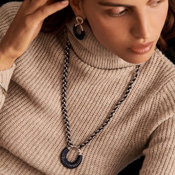 Sautoir Agatha Twiggy argenté
cuir bleu foncé