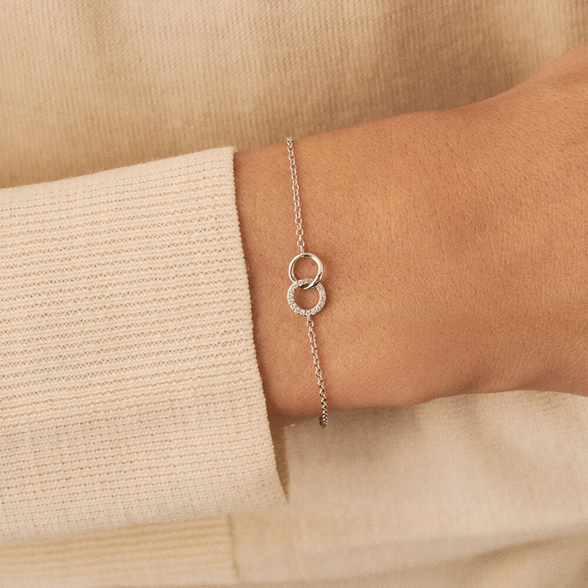 Bracelet Agatha argent entrelacé oxydes
Collection RONDOU - vue 2