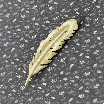 Broche Plume en Corne Naturel Modèle 1