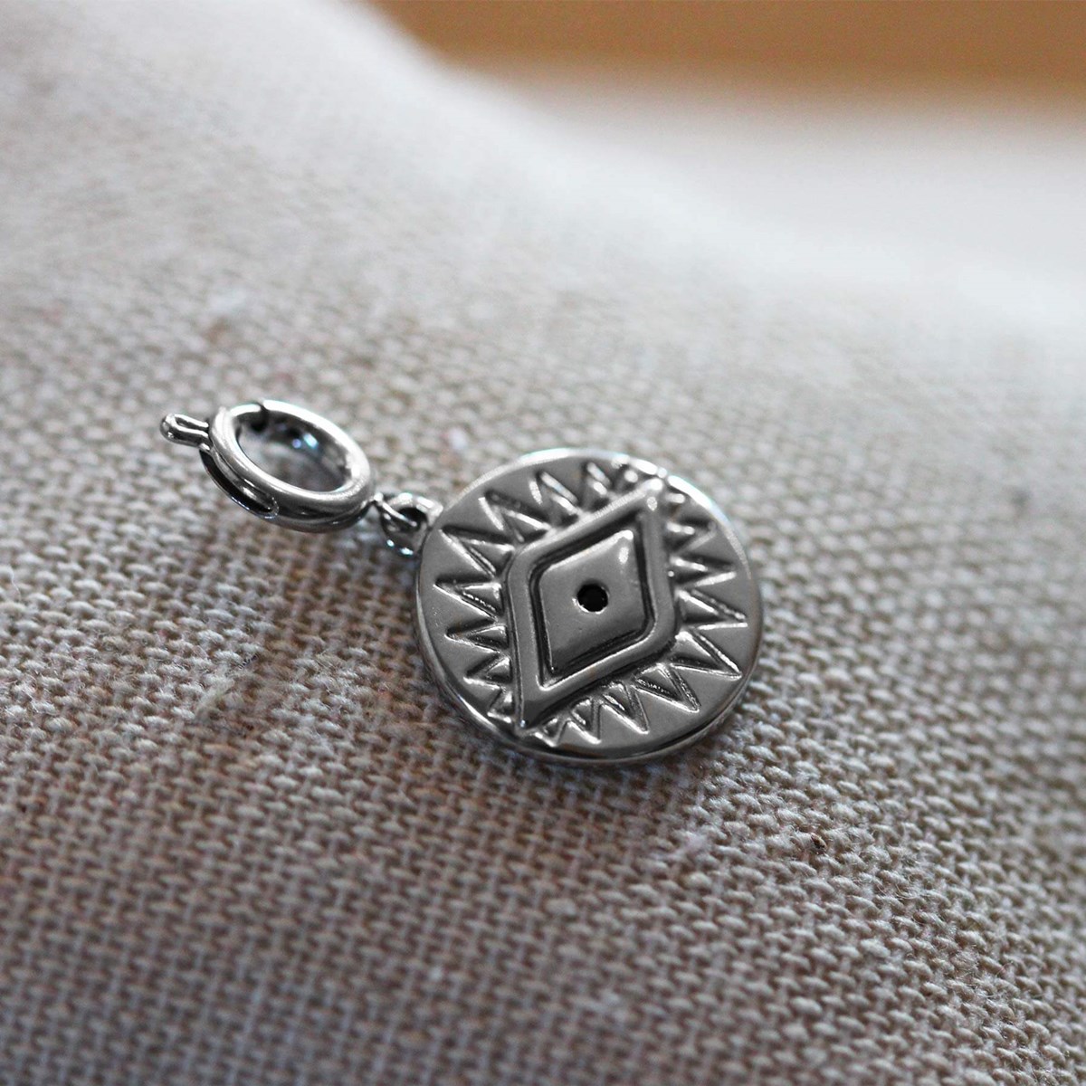 Charm acier oeil - vue 2