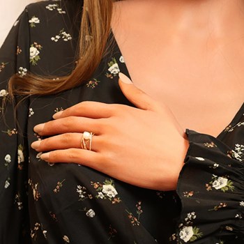 Bague croisée plaqué or et perle blanche d'eau douce