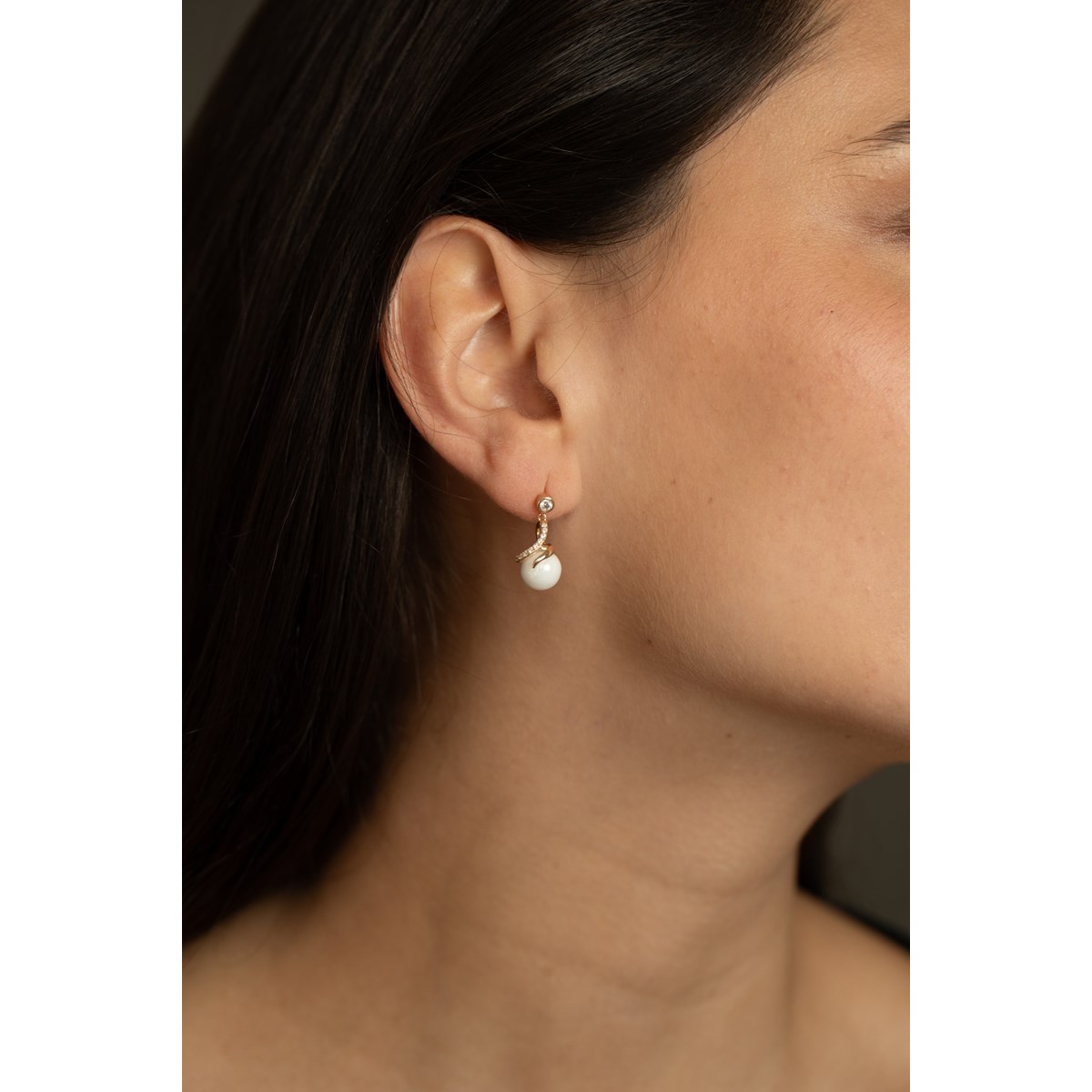 Boucles d'oreilles pendantes Layla en Plaqué Or avec oxyde de zirconium blanc - vue 2