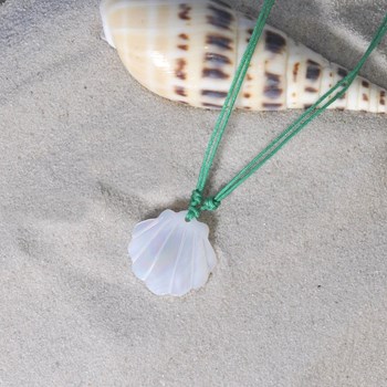 Mother-of-Pearl Scallop Link Necklace - Navy Blue