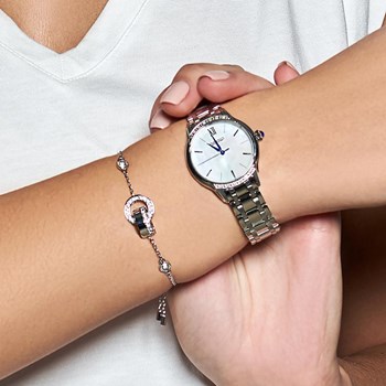 Montre femme Seiko classique acier diamants