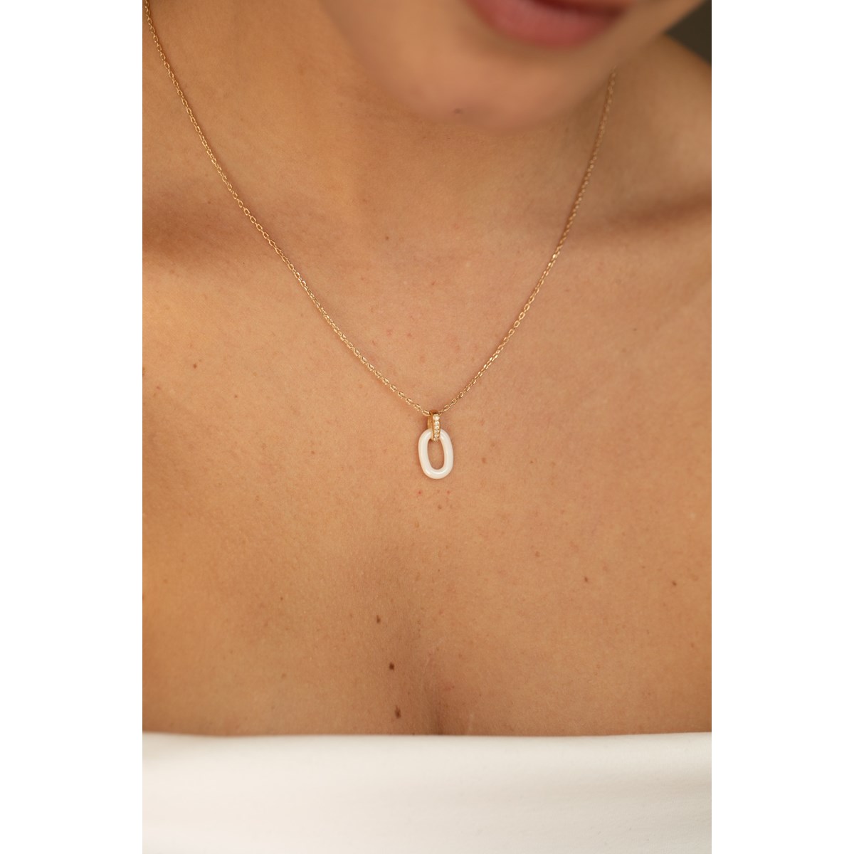 Collier mono-motif Jeanne en Plaqué Or avec oxyde de zirconium blanc - vue 2