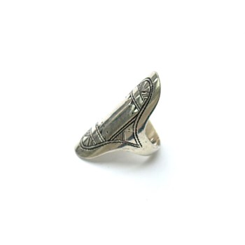 Long elongated Tuareg ring engraved with geometric motifs