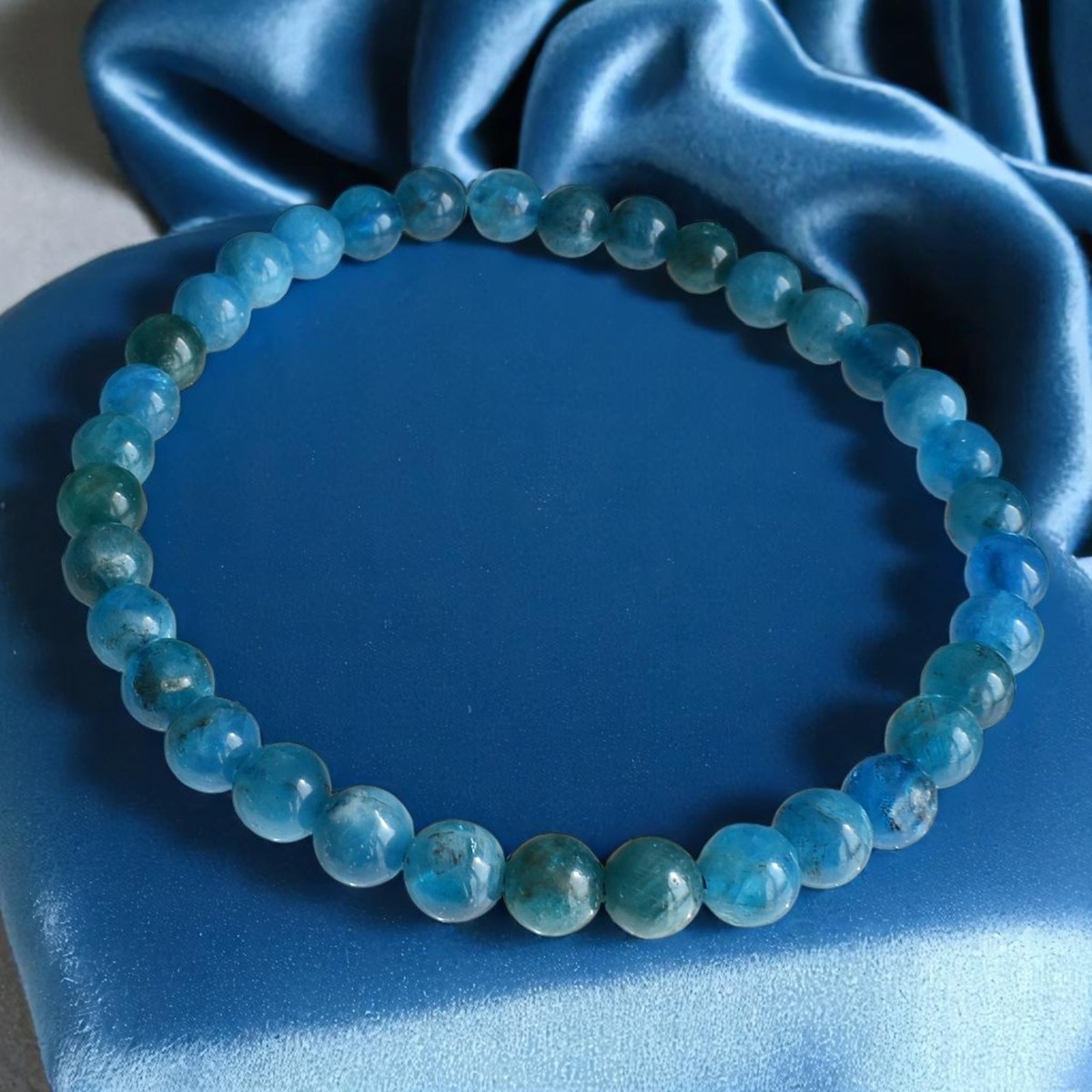 Bracelet en Apatite Bleue Éveillez Votre Créativité et Protégez Votre Énergie - vue 4