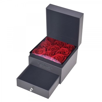 Jewelry box with 9 synthetic roses