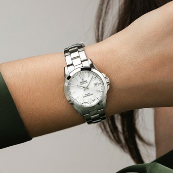 Montre femme Festina Swiss Made classique acier