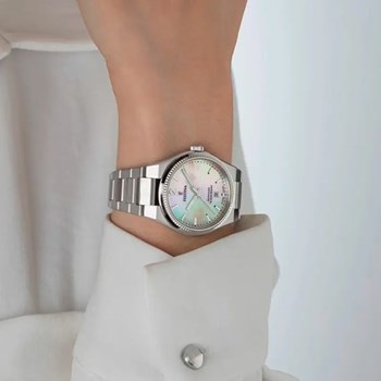 Montre femme Festina Swiss Made Rivé cadran nacre