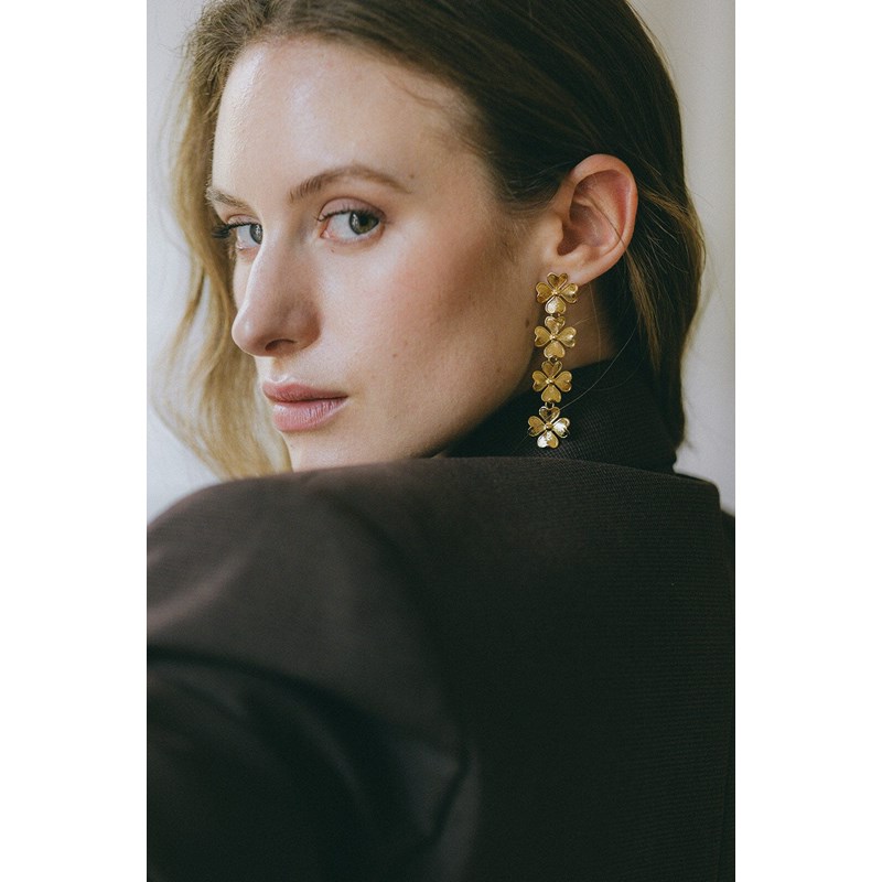 boucles d'oreilles puces pendantes trèfles doré à l'or fin - LÉON - vue 2