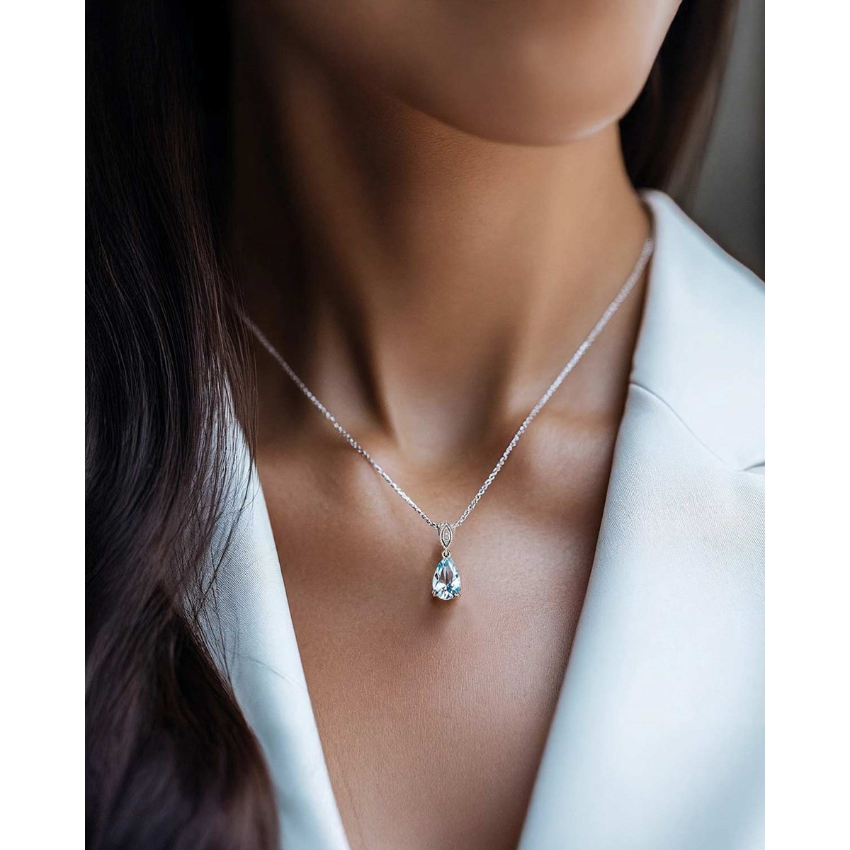 Pendentif Lucinia Argent 925 et Topaze Blue Sky | Pierre de Naissance Décembre | ADEN Joaillerie - vue 2