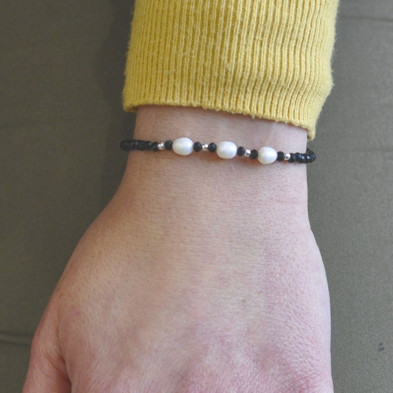 Bracelet Argent 925 3 Perles de Culture Blanches et Perles Facettées d'Onyx Noir - vue 2