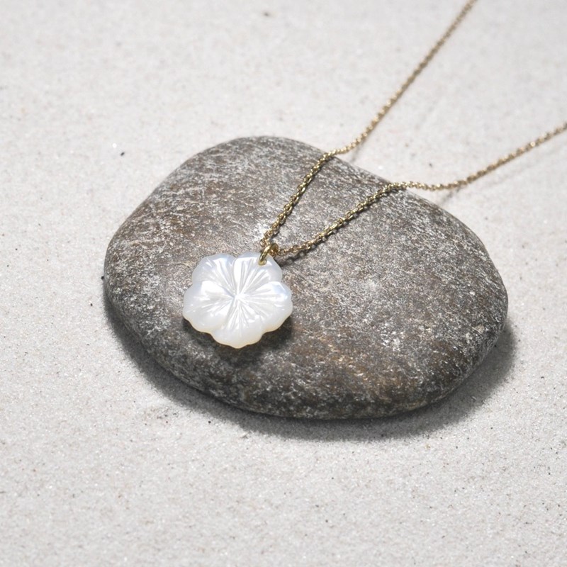Collier Plaqué Or Fleur de Nacre Ivoire - taille 38 cm - vue 4