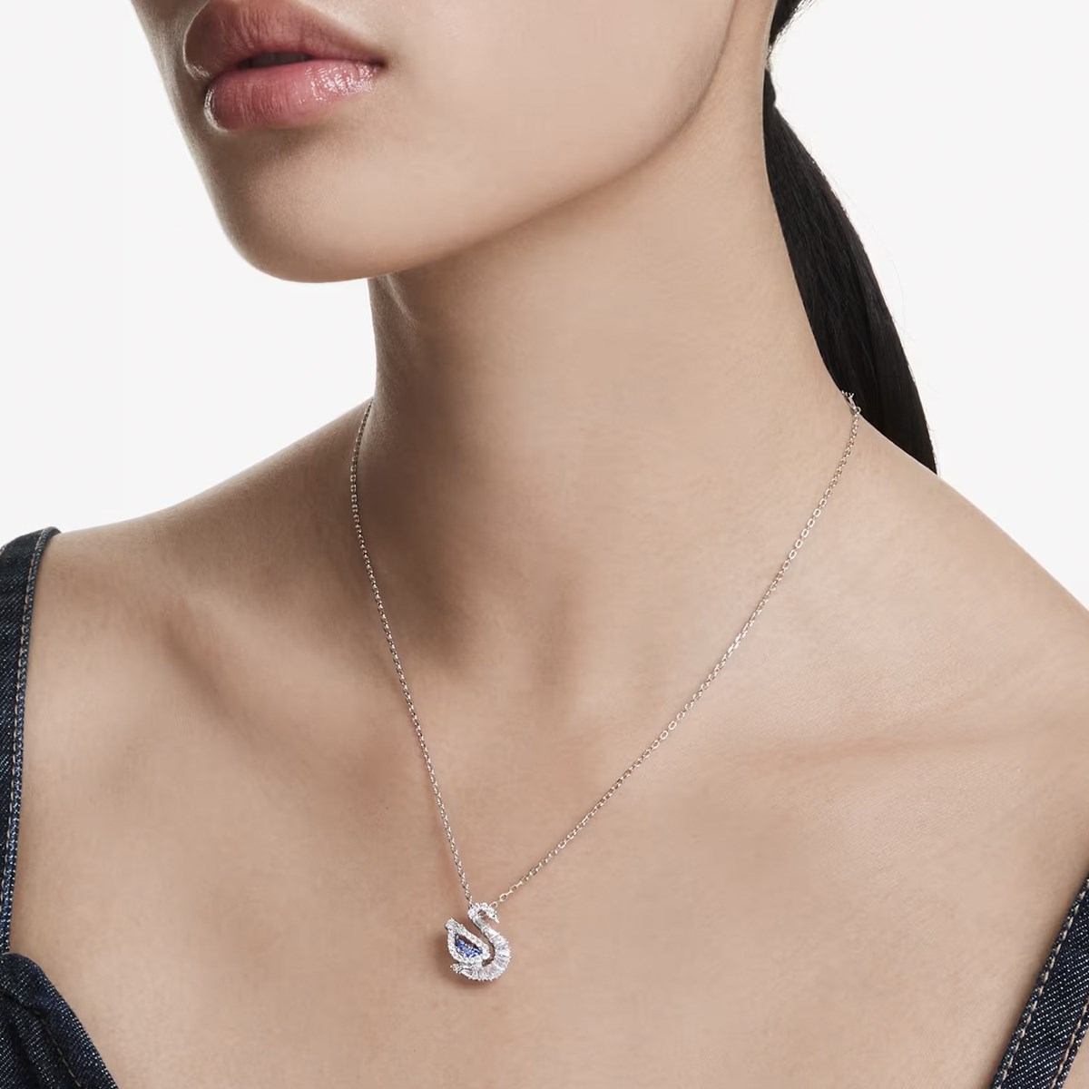 Collier Swarovski Swan bleu - vue 2
