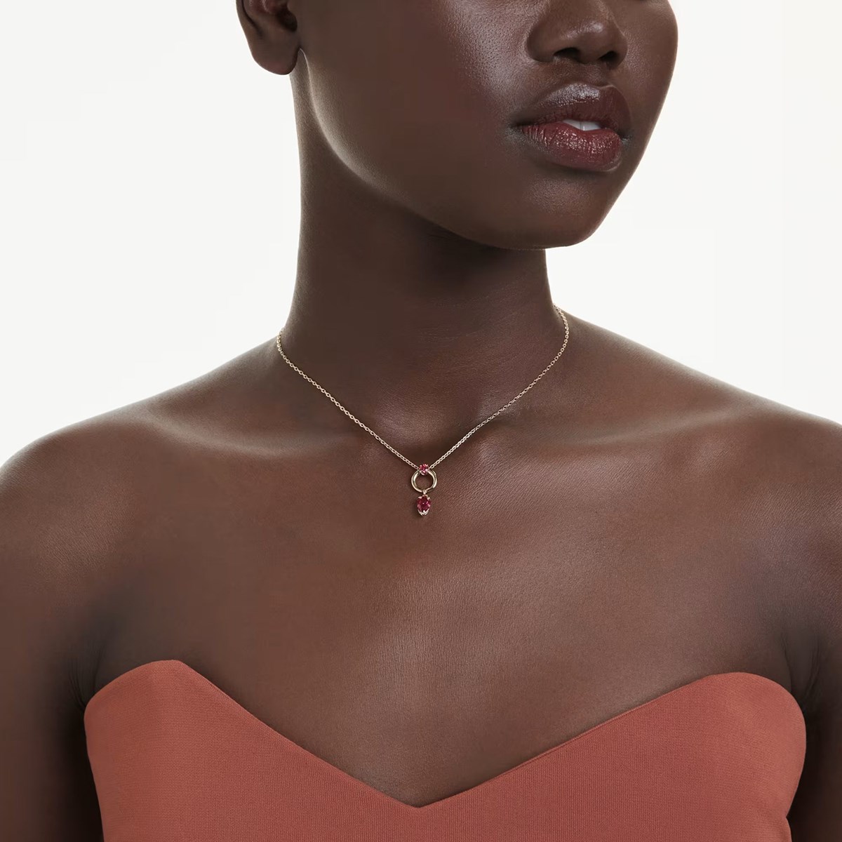 Collier Swarovski Mesmera doré rouge - vue 2