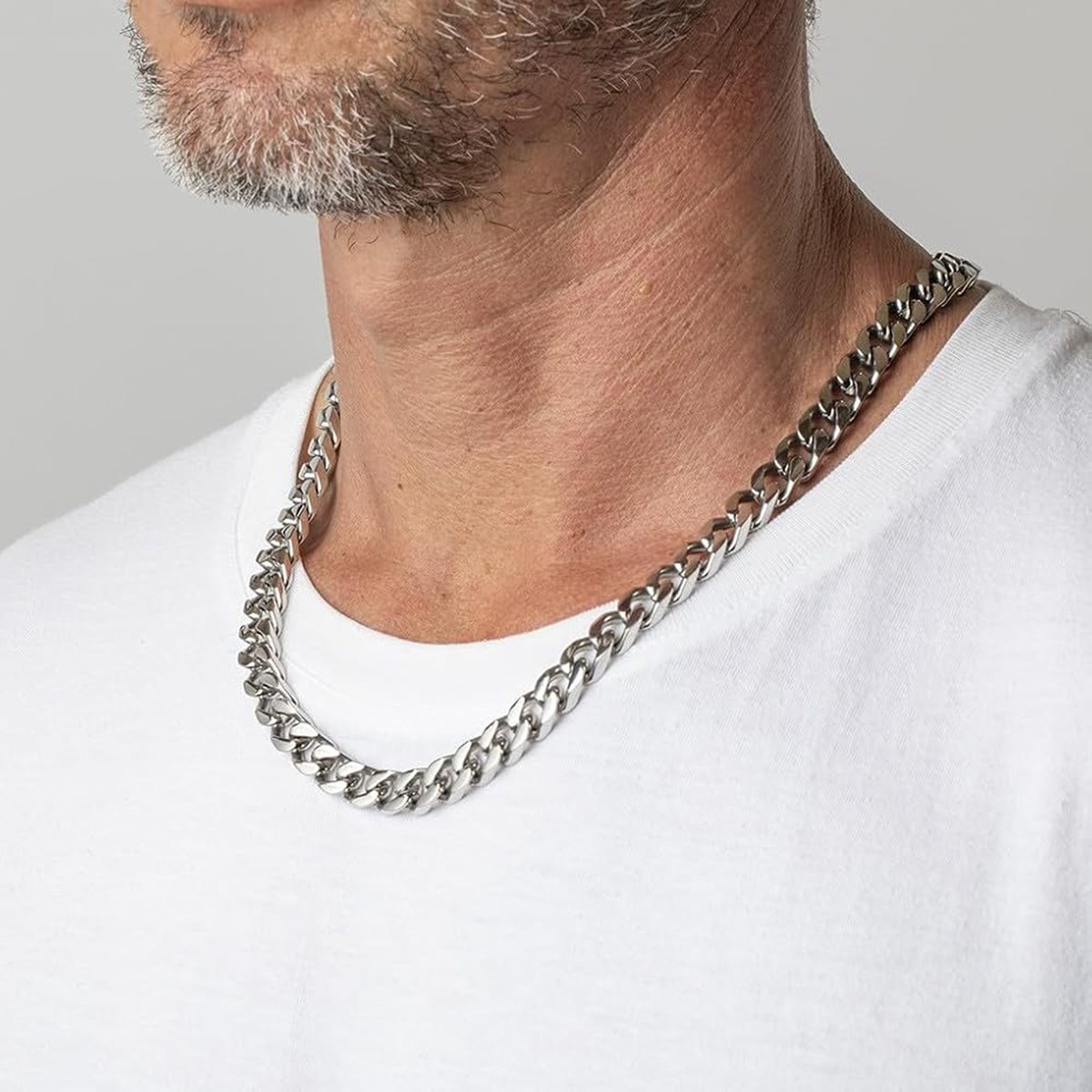 Lotus Style Men in black chain - view 2