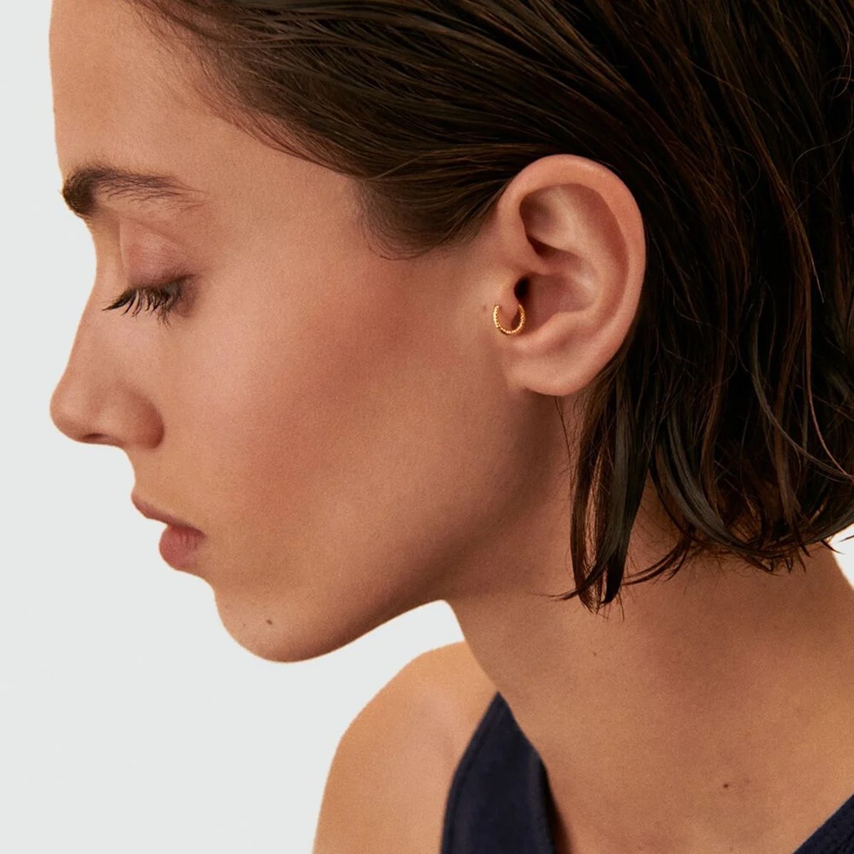 Piercing Agatha mini créole argent doré torsadé - vue 2