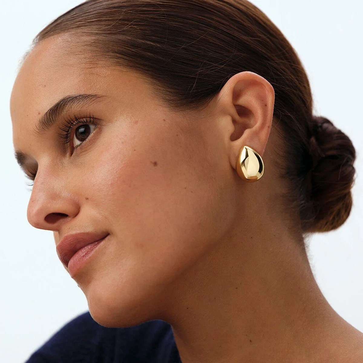 Boucles d'oreilles Agatha Turenne en goutte
à clip dorées - vue 2