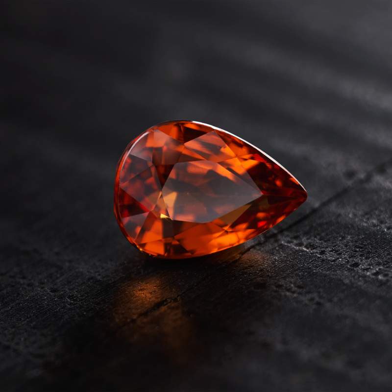 Grenat spéssartite rouge forme poire 2.39 ct - vue D3
