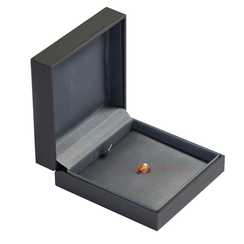 Grenat spéssartite rouge forme poire 2.39 ct - vue E1