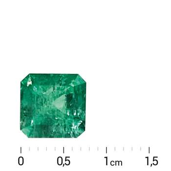 Emeraude verte forme rectangle à pans coupés, 2.25 ct.