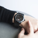 Montre revêtement noir milanais - vue porté 2