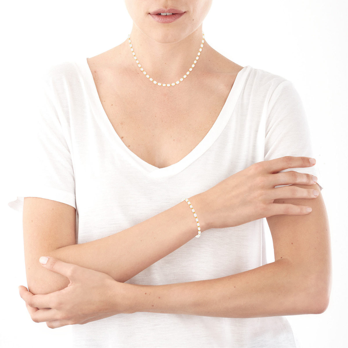 Parure or 375 perles de culture de chine collier bracelet - vue porté 1