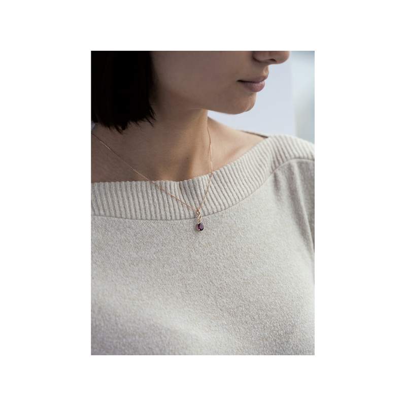 Pendentif or 375 rose diamant et grenat rhodolite pourpre - vue porté 2