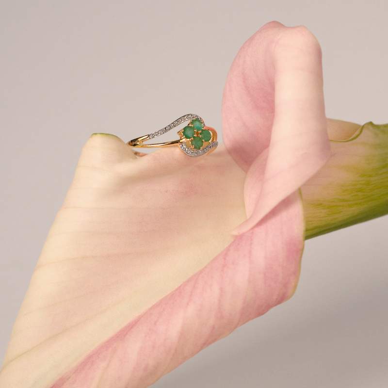 Bague or 375 2 tons ajourée émeraude et diamants - vue D1