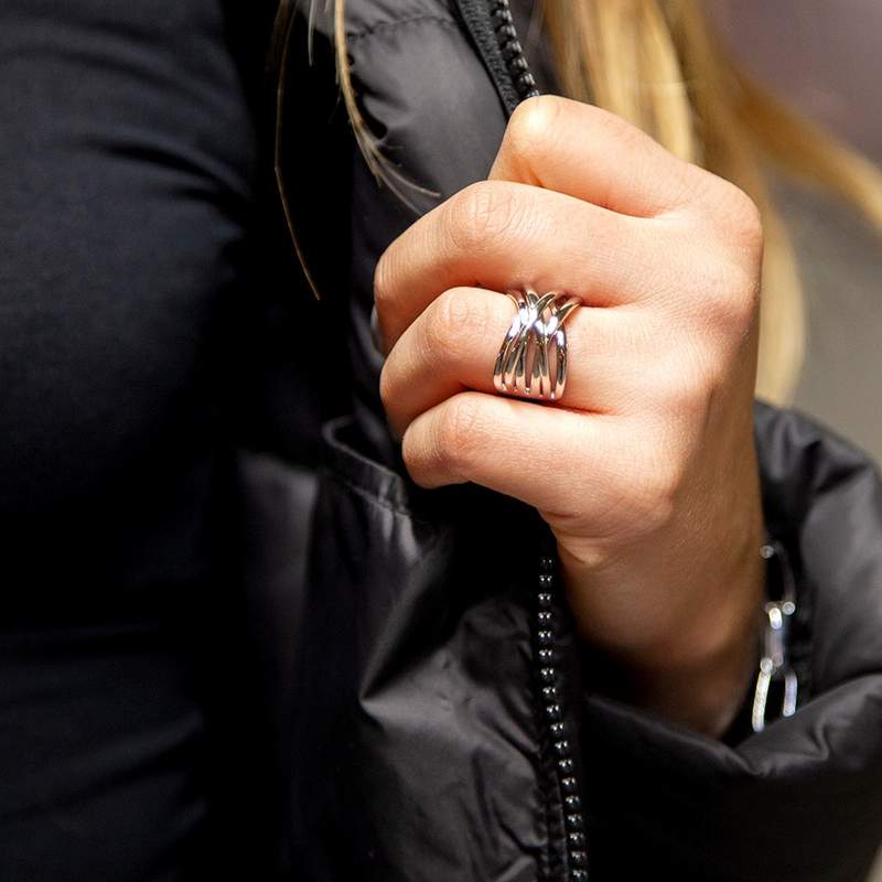 Bague argent 925 anneaux entrelacés - vue porté 1