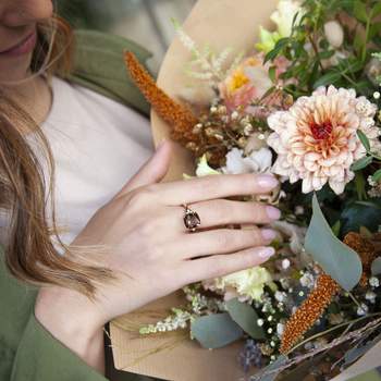 375 geelgouden ring met vierkante rookkwarts en diamant