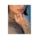 Bague or 375 blanc améthyste ovale et zirconias - vue porté 1