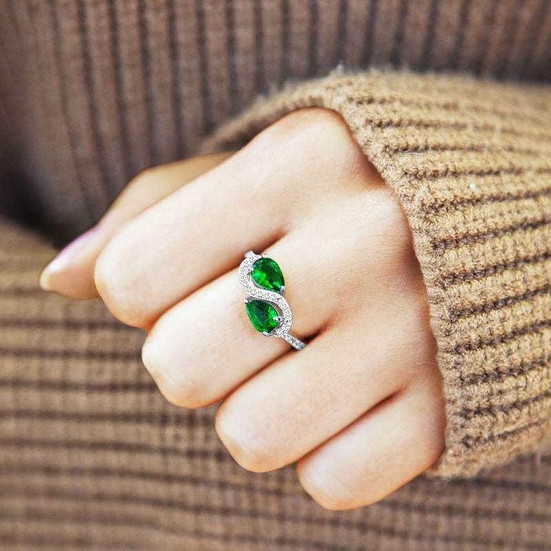 Bague argent 925 zirconias verts taille poire et blancs - vue porté 2